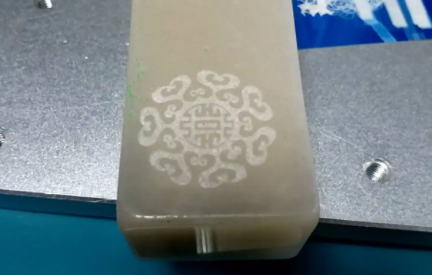 玉石激光打標(biāo)機(jī) 玉石激光打標(biāo)機(jī)