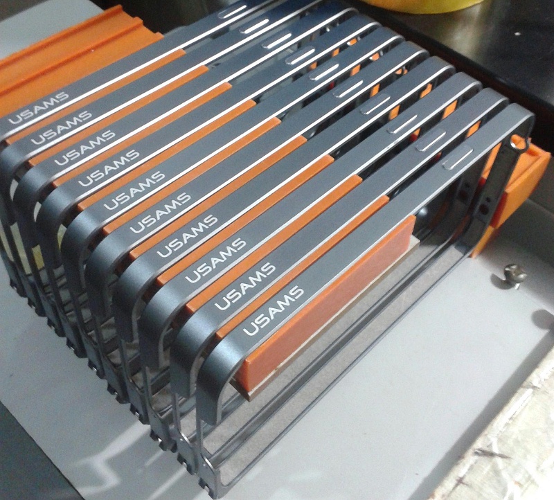 手機(jī)邊框打標(biāo)樣品